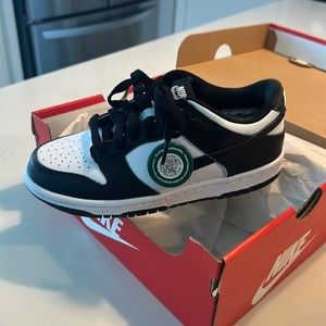 Brand new, never worn, Stock X verified Panda dunks.